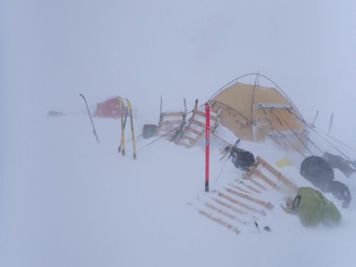 Ramon Larramendi 2022-SOS-ARCTIC-– Expedition -Greenland-SouP5160489-regresa-el-mal-tiempo