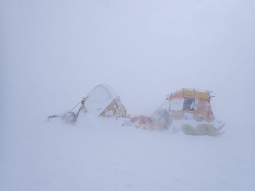 Ramon Larramendi 2022-SOS-ARCTIC-– Expedition -Greenland-South-Dome-Circ P5220664-ventisca