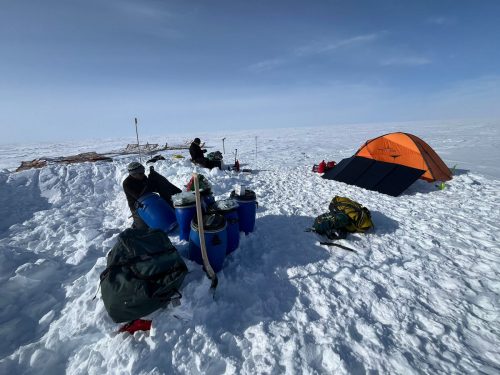 Ramon Larramendi Expedition 2024-SOS-ARCTIC-–-Greenland-South-North-Traverse Campamento-base