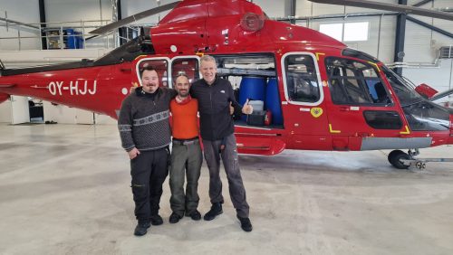 Ramon Larramendi Expedition 2024-SOS-ARCTIC-–-Greenland-South-North-Traverse Helicoptero-y-nosotros