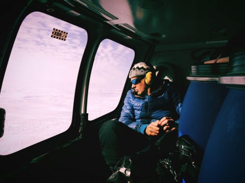 Ramon Larramendi Expedition 2024-SOS-ARCTIC-–-Greenland-South-North-Traverse Ramon-Helicoptero