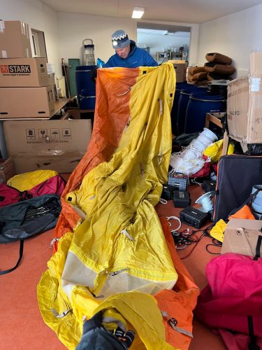 Ramon Larramendi Expedition 2024-SOS-ARCTIC-–-Greenland-South-North-Traverse preparing-gears