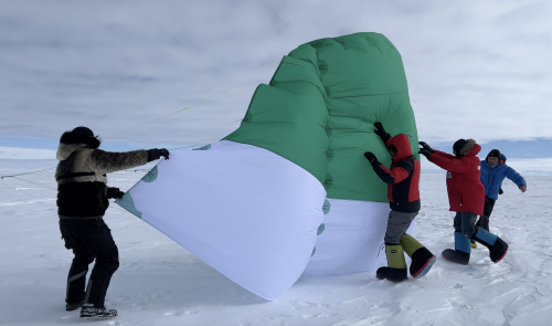 Ramon Larramendi  Expedition 2024-SOS-ARCTIC-–-Greenland-South-North-Traverse Lifting-20m2-kite
