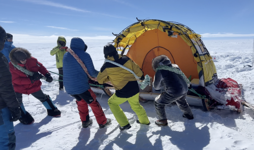 Ramon Larramendi  Expedition 2024-SOS-ARCTIC-–-Greenland-South-North-Traversemove-windsled-by-rope